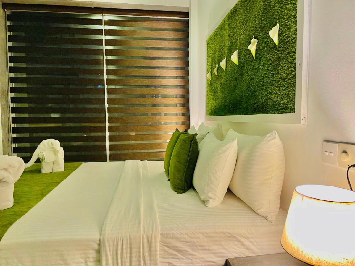 8 Plus Motels Negombo Exterior foto