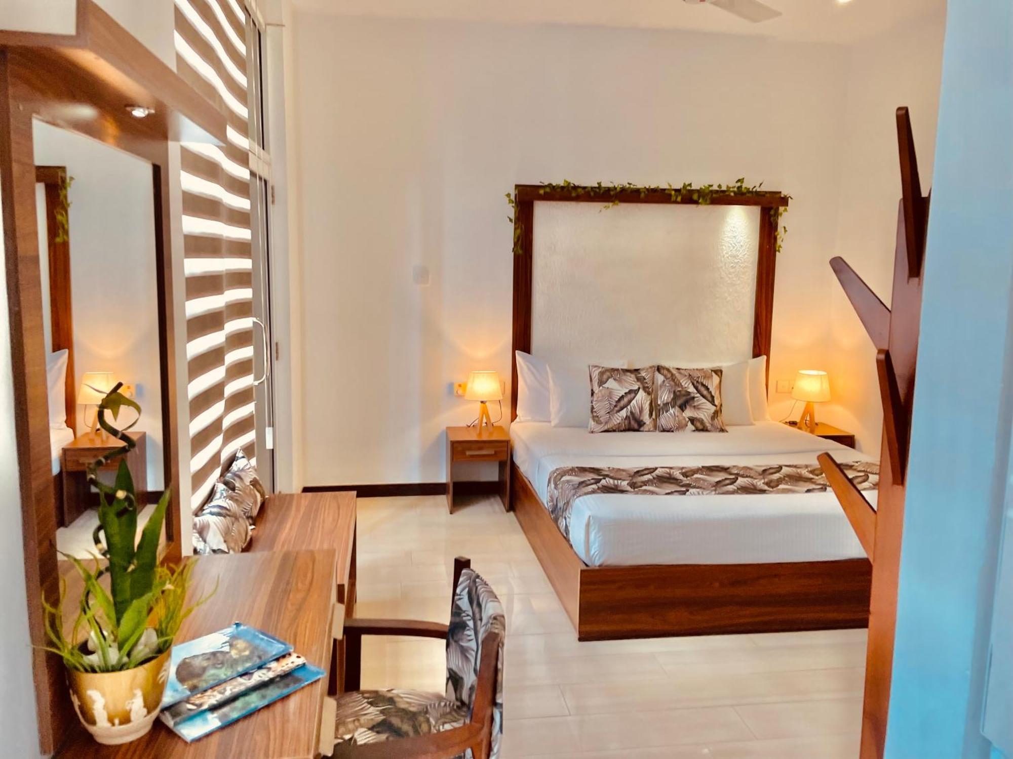 8 Plus Motels Negombo Exterior foto