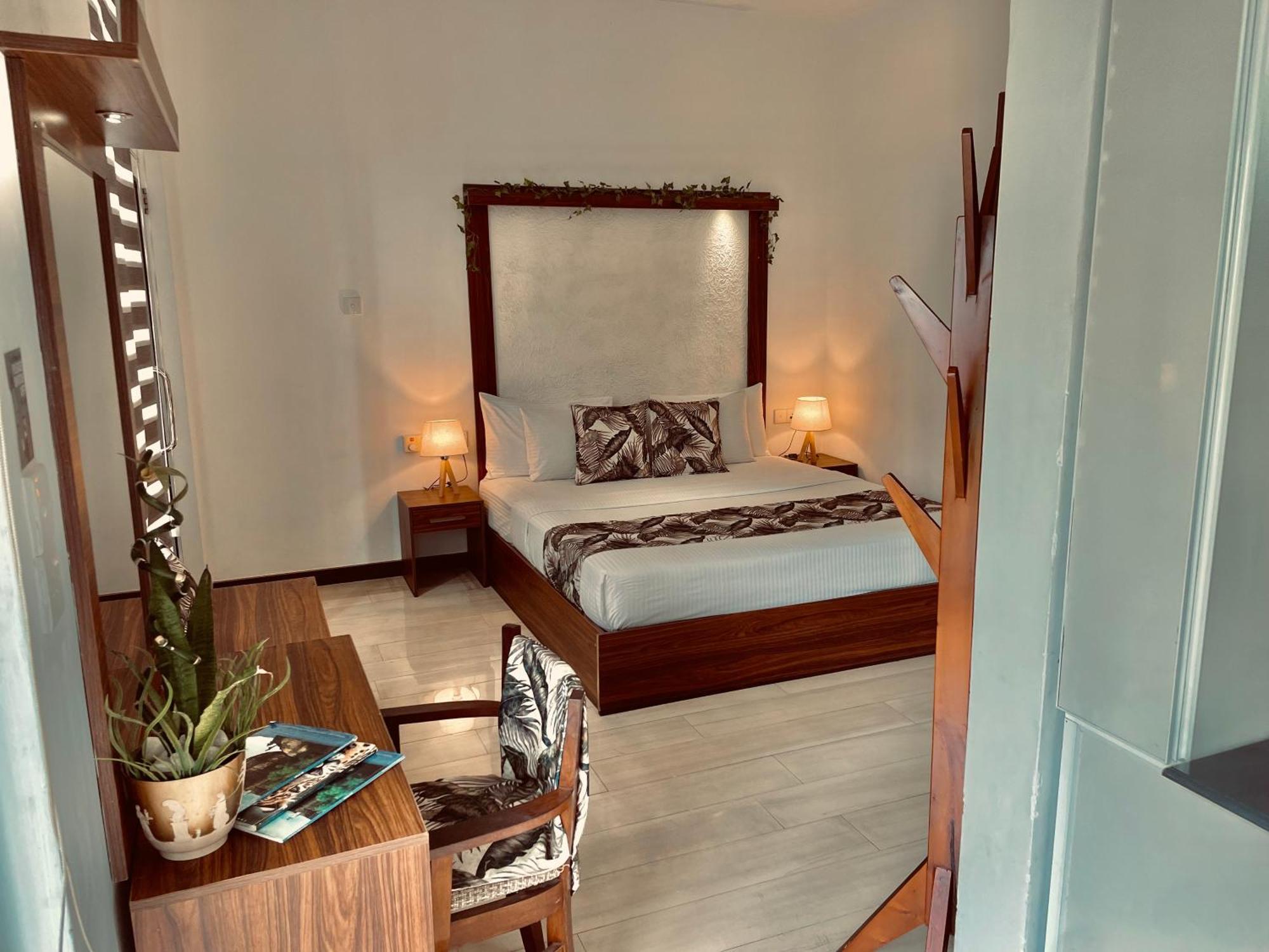 8 Plus Motels Negombo Exterior foto
